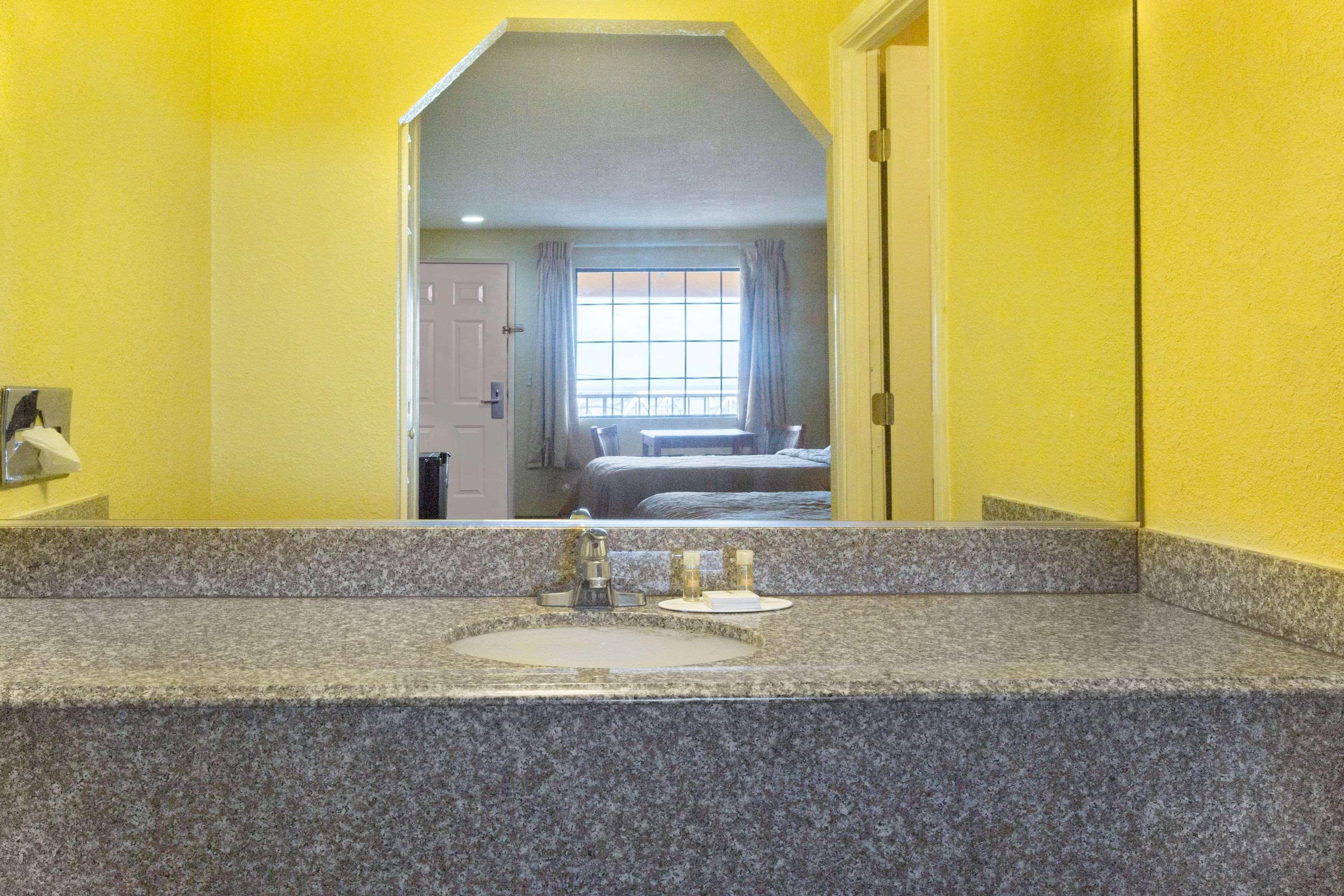 Days Inn & Suites By Wyndham Vicksburg Buitenkant foto