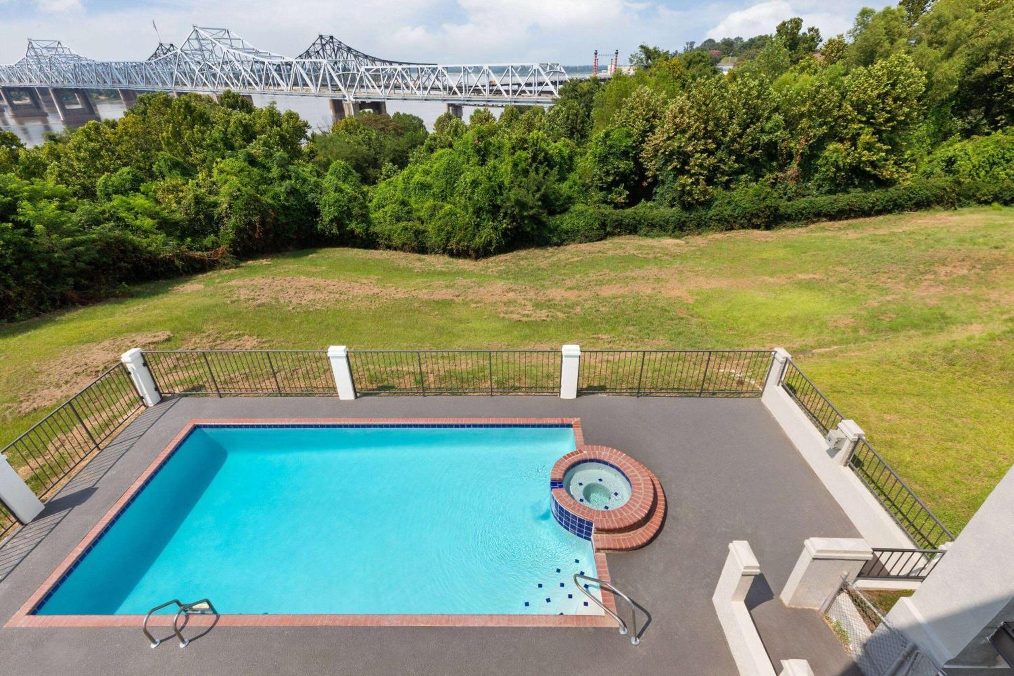 Days Inn & Suites By Wyndham Vicksburg Buitenkant foto